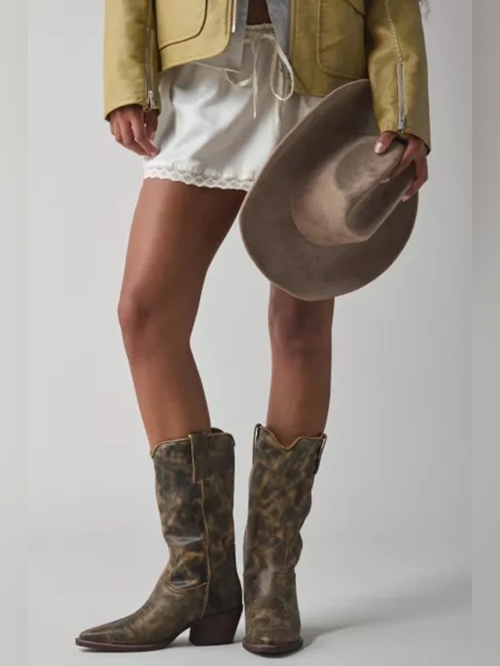 STEVE MADDEN ALBANY BROWN DISTRESSED BOOTS 5